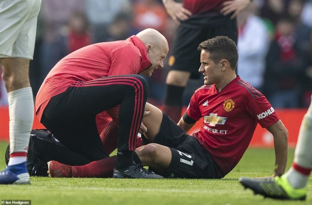 利物浦曼联双双受挫,英超竞争激烈 利物浦曼联双双受挫,英超竞争激烈