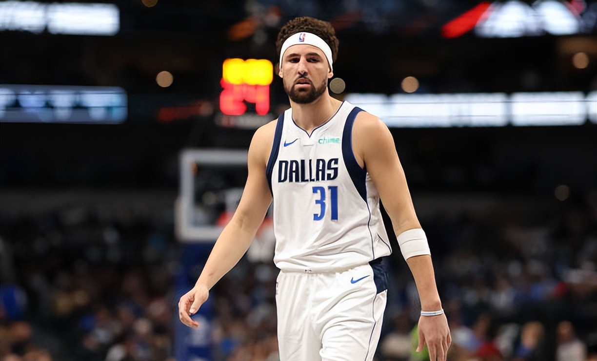 雄鹿主场大胜公牛,使球队保持东部第一位置 雄鹿主场大胜公牛,使球队保持东部第一位置