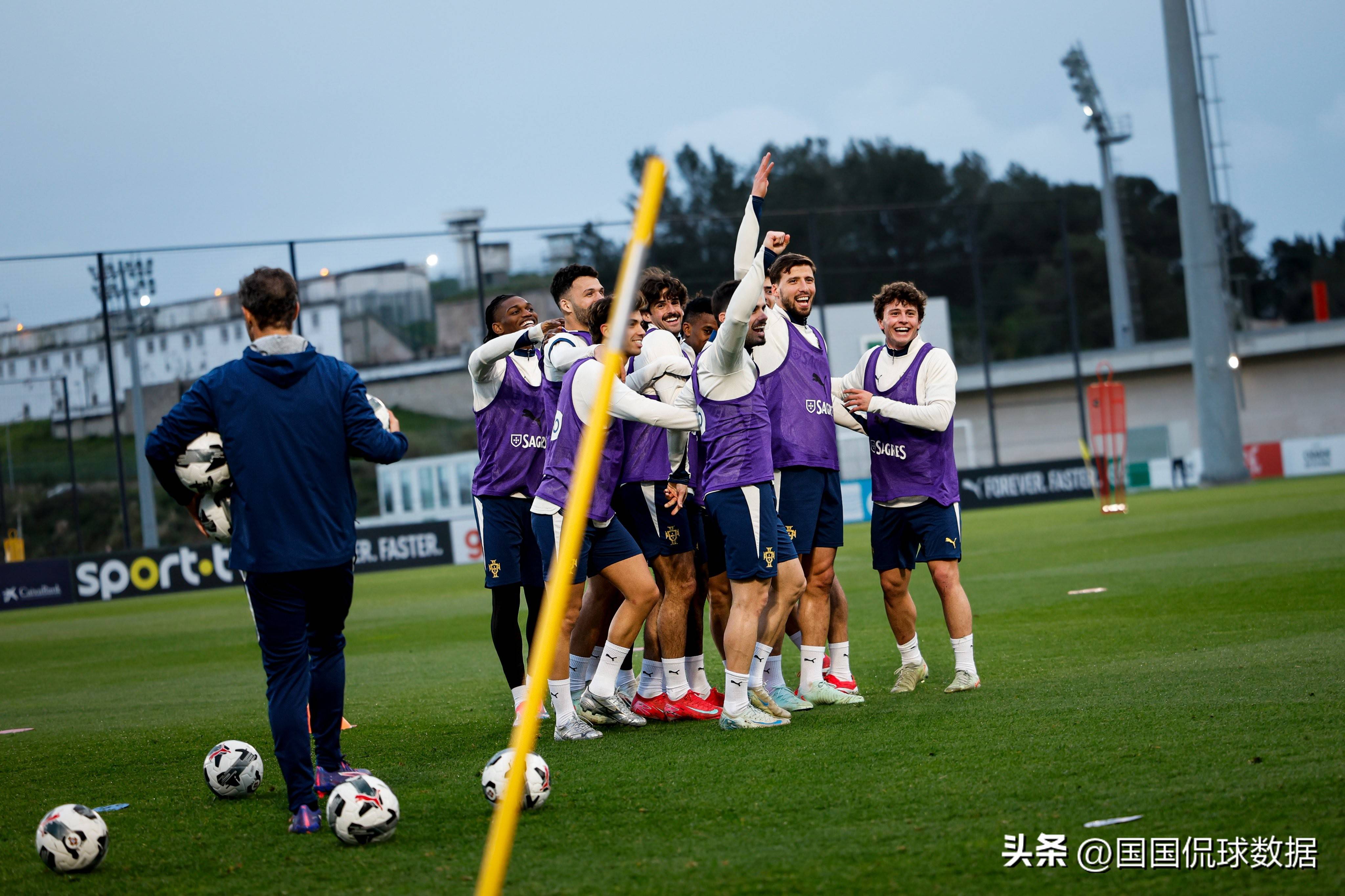 丹麦迎战摩洛哥，欧洲杯小组赛角逐激烈进行的简单介绍