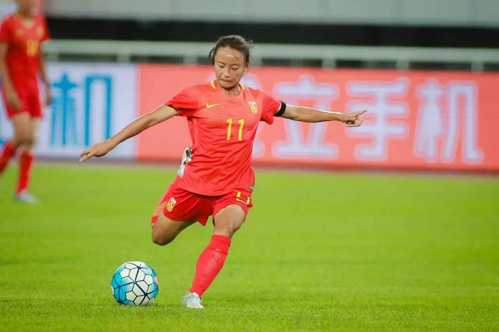 热门足球资讯：女子赛事的精彩瞬间！的简单介绍