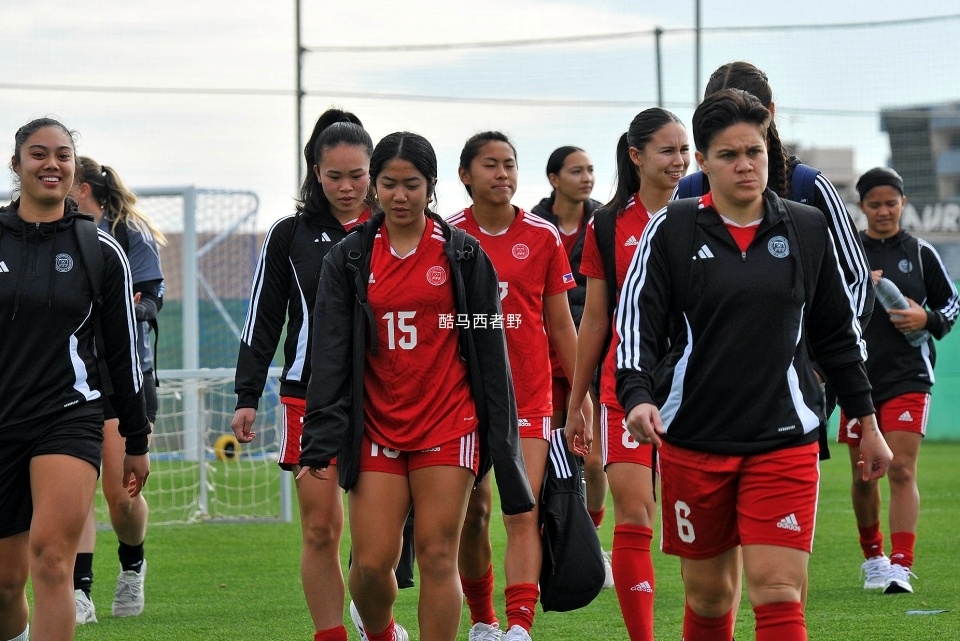 国际女足在比赛中全力争胜 国际女足在比赛中全力争胜