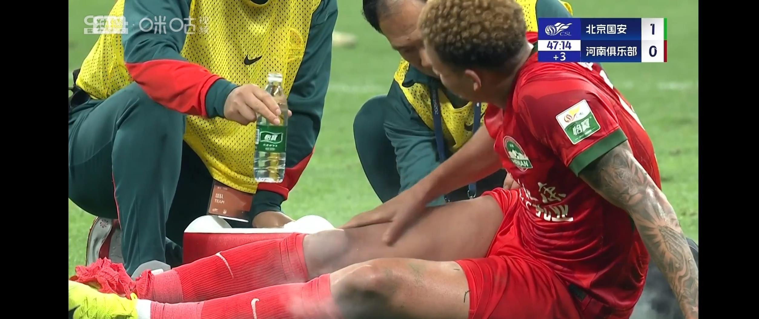 比赛中球队意外遭遇伤病危机 比赛中球队意外遭遇伤病危机