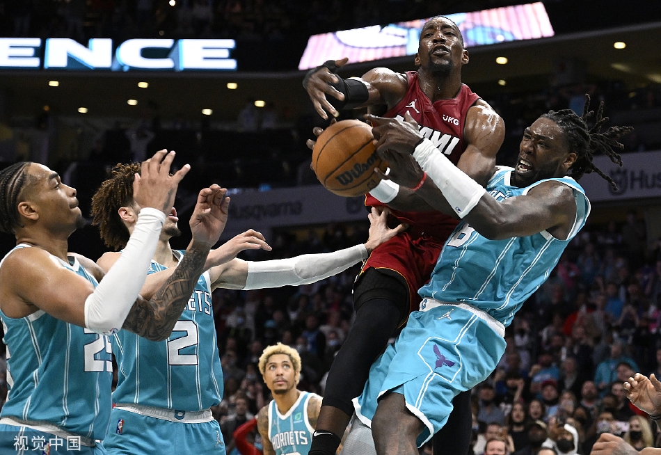 热火客场战胜黄蜂,士气大振全队备战季后赛 热火客场战胜黄蜂,士气大振全队备战季后赛