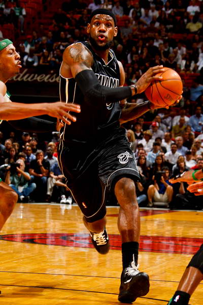 关于热火交锋挑战极限,赛场无法停歇!的信息 关于热火交锋挑战极限,赛场无法停歇!的信息