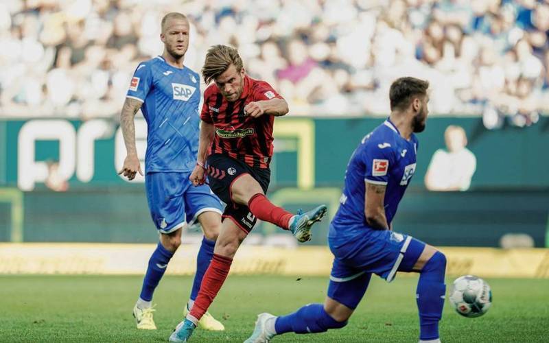 关于弗莱堡主场轻松取胜，保持不败势头的信息