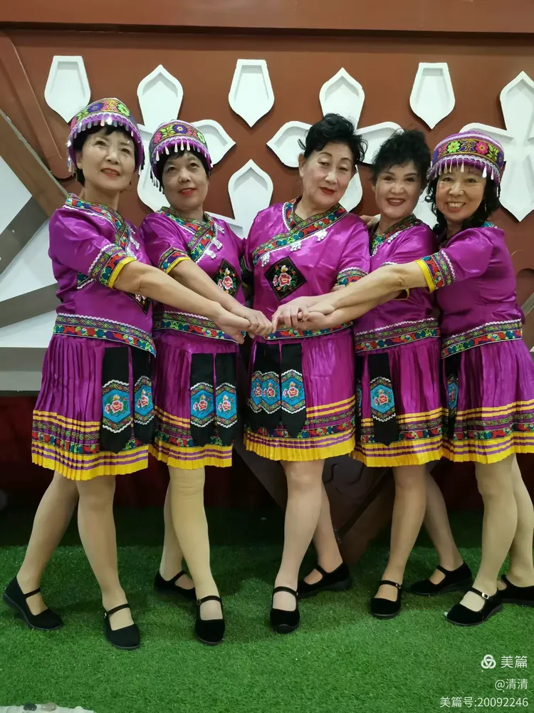 球队高歌献唱,再次飞翔备战新赛季再掌冠军的简单介绍 球队高歌献唱,再次飞翔备战新赛季再掌冠军的简单介绍