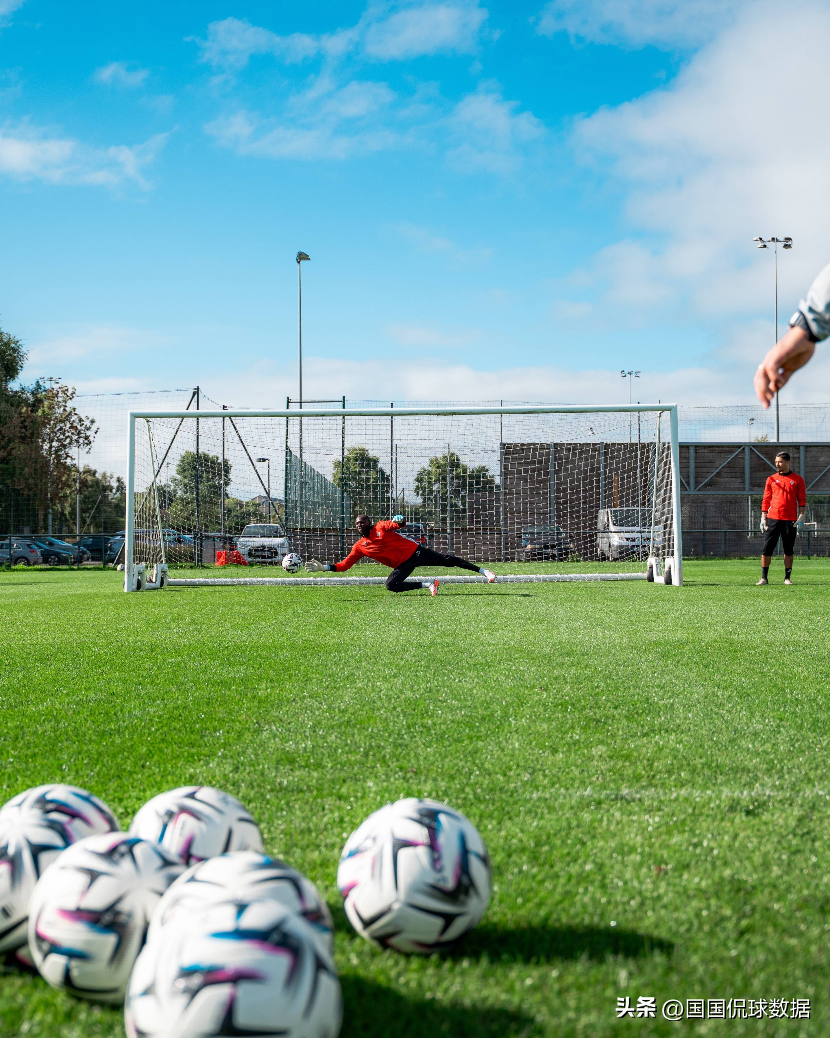 里昂客场战胜昂热,取得关键胜利 里昂客场战胜昂热,取得关键胜利