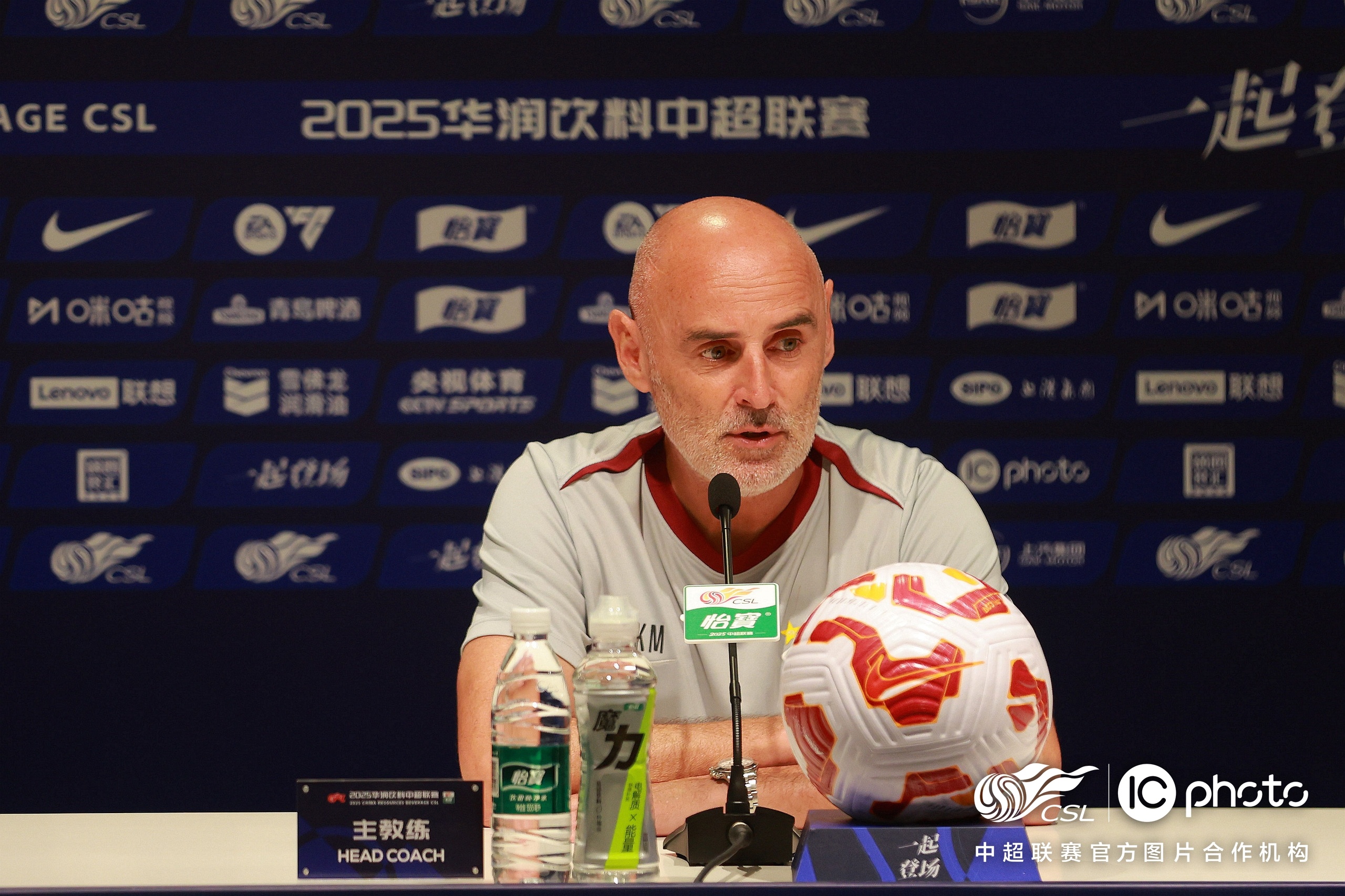 关于教练团队积极备战,球队备战如火如荼,壮志满怀的信息 关于教练团队积极备战,球队备战如火如荼,壮志满怀的信息