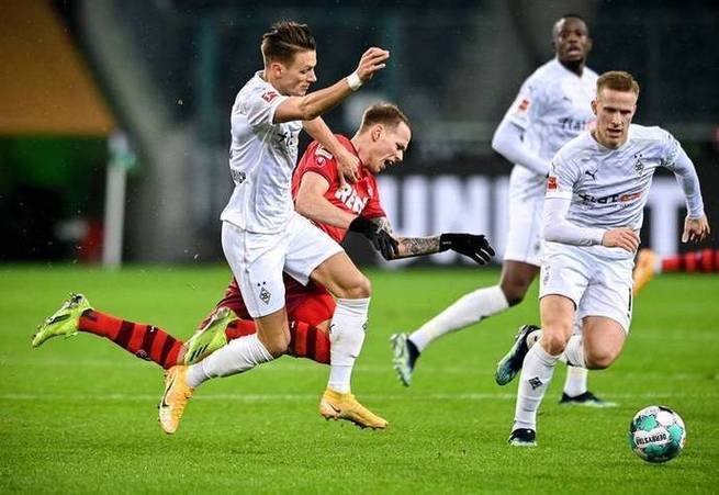 包含柏林赫塔主场痛失胜利，状态低迷的词条