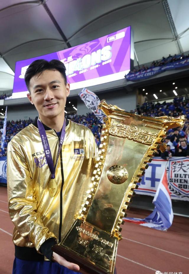 包含申花队员成功庆祝生日，球队氛围融洽的词条